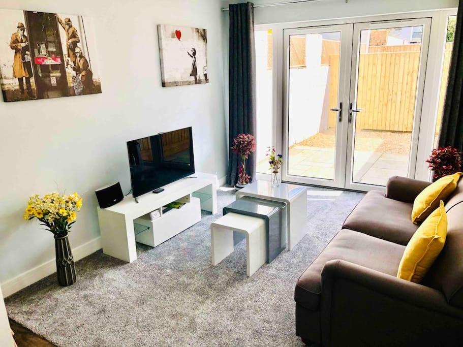 Centrally Situated House Plus Private Parking Cheltenham Extérieur photo
